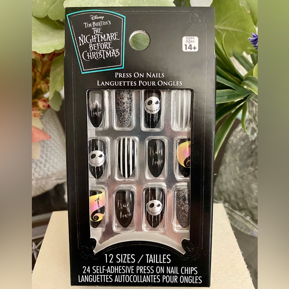🆕💅🏻 DISNEY LIMITED EDITION “NIGHTMARE BEFORE CHRISTMAS” PRESS-ON NAILS. (24)